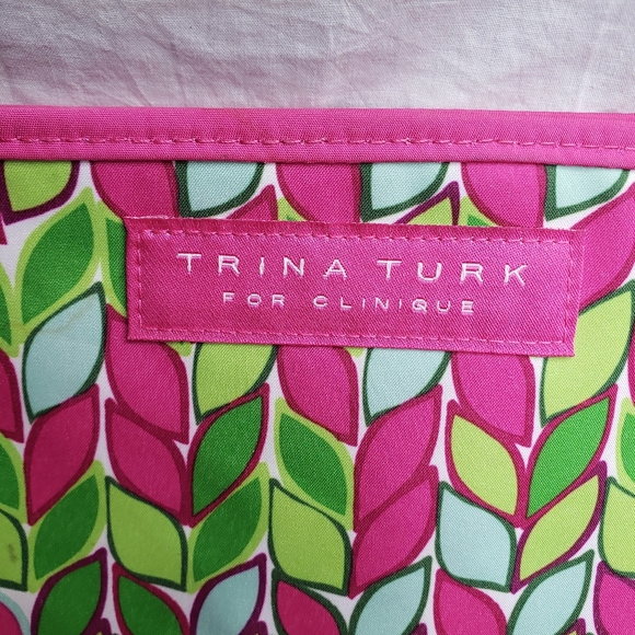 Bundle of Branded Seven Cosmetic Zippered Bags - Picture 4 of 6